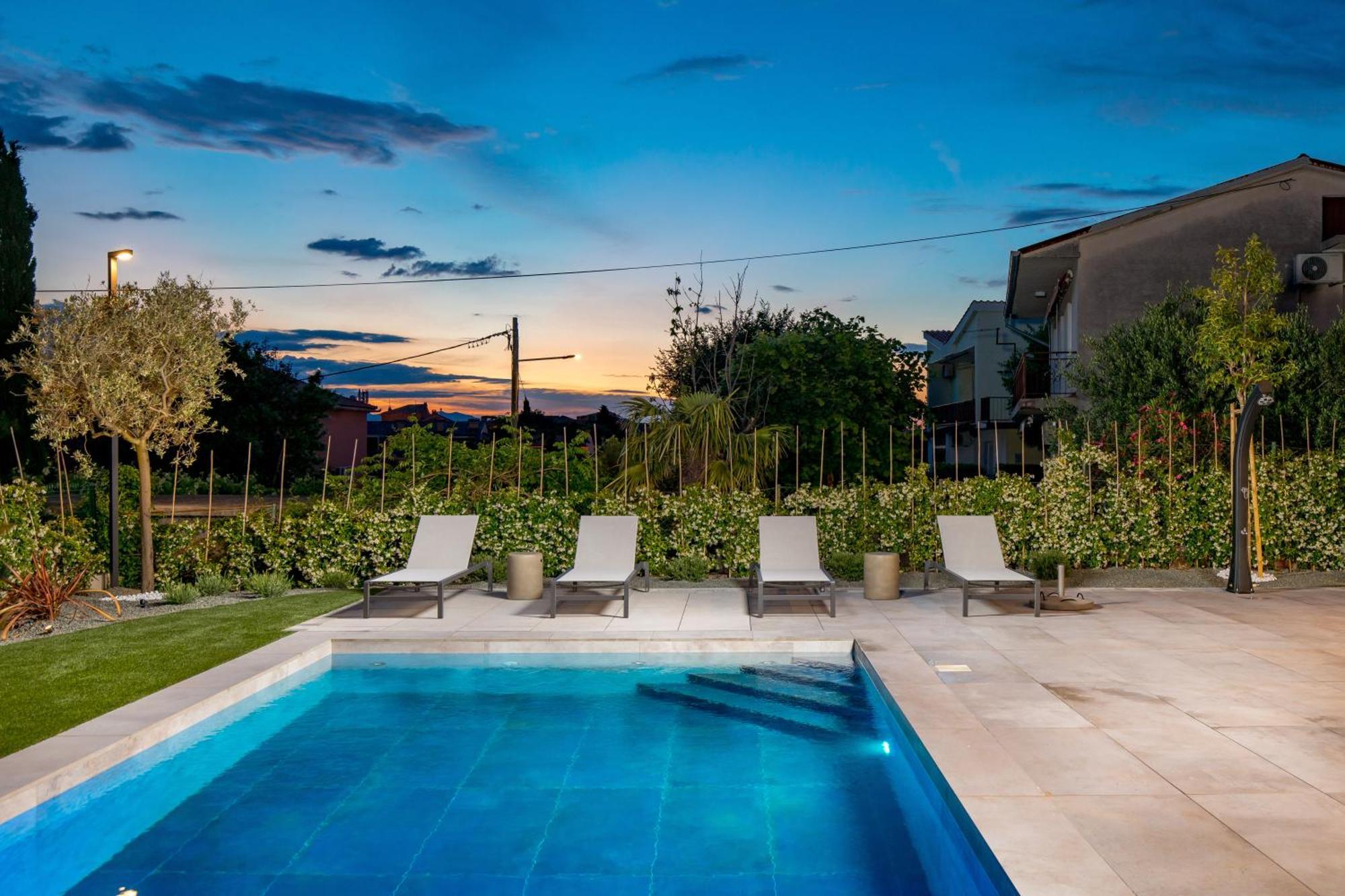 Apartmani Vila Mara M 1 Heated Pool Омишаль Экстерьер фото