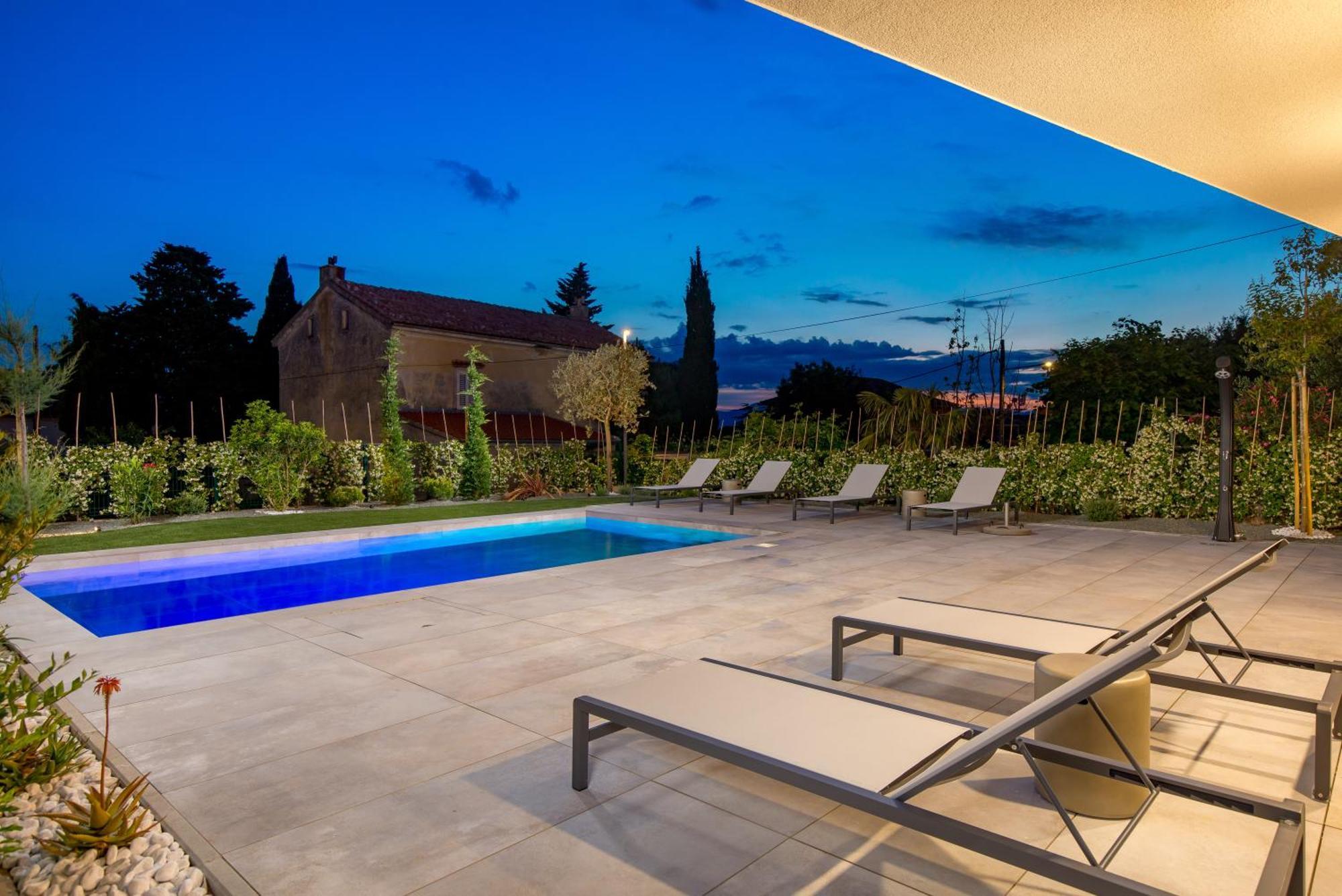 Apartmani Vila Mara M 1 Heated Pool Омишаль Экстерьер фото