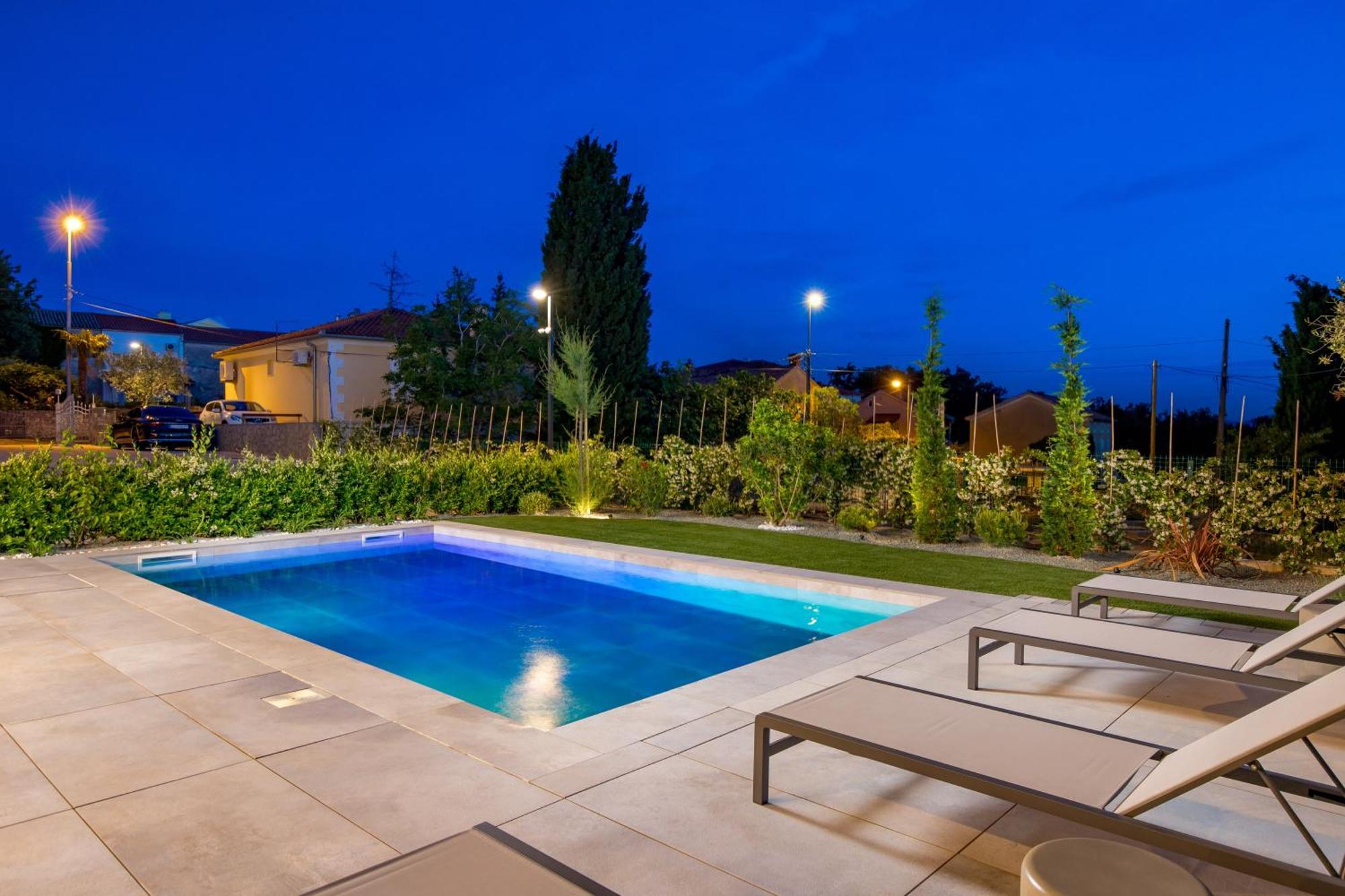 Apartmani Vila Mara M 1 Heated Pool Омишаль Экстерьер фото
