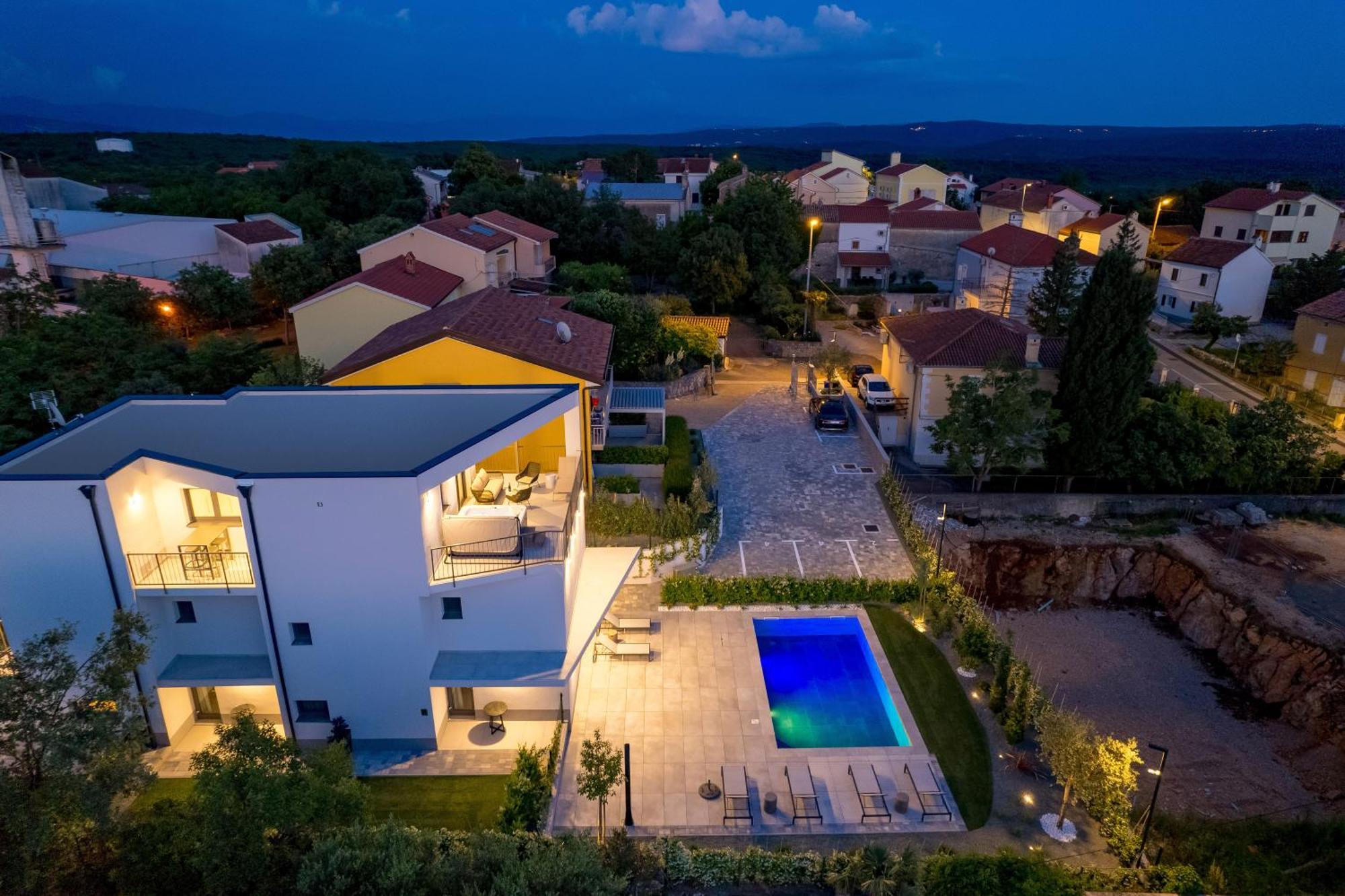 Apartmani Vila Mara M 1 Heated Pool Омишаль Экстерьер фото