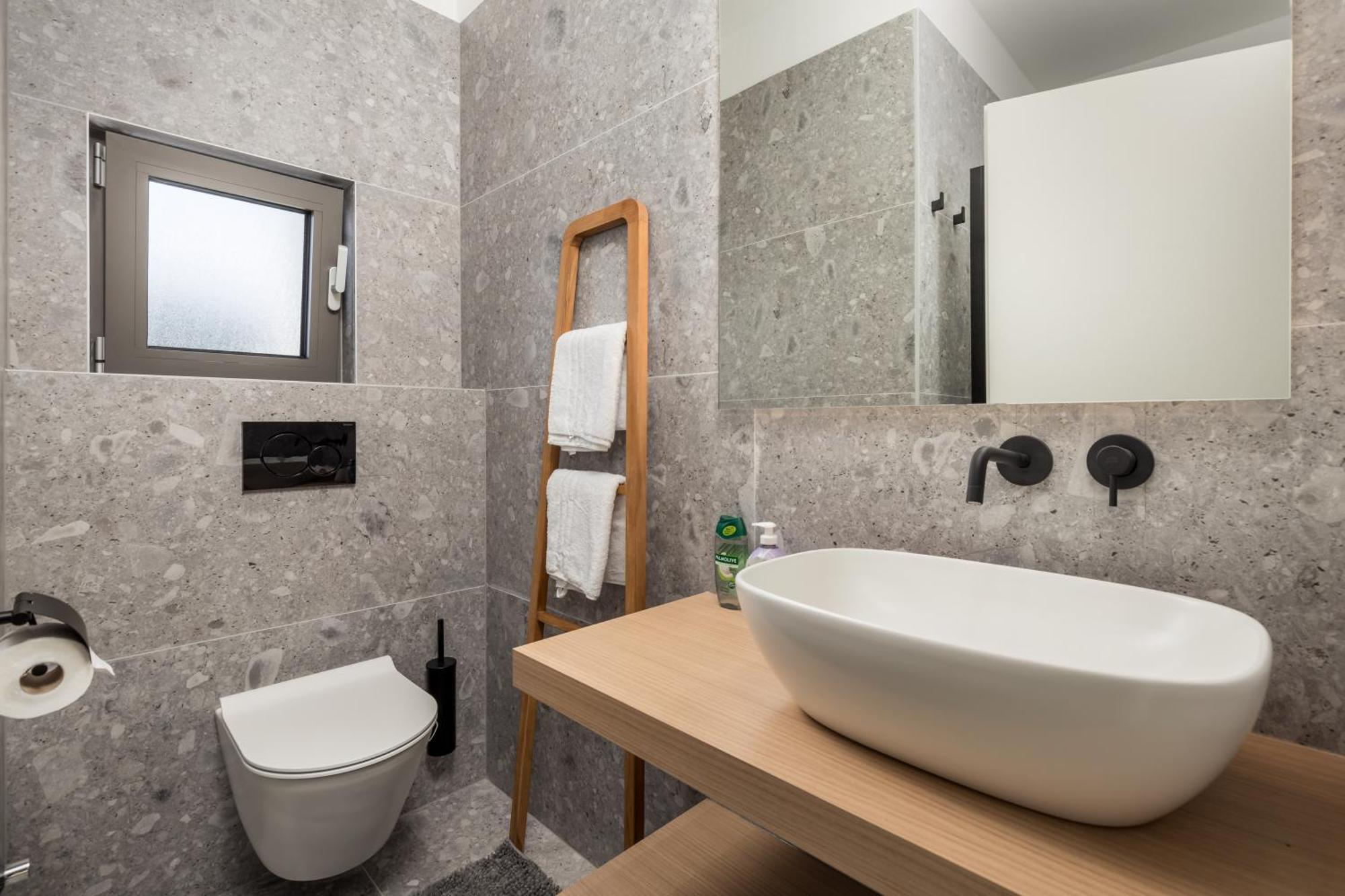 Apartmani Vila Mara M 1 Heated Pool Омишаль Экстерьер фото