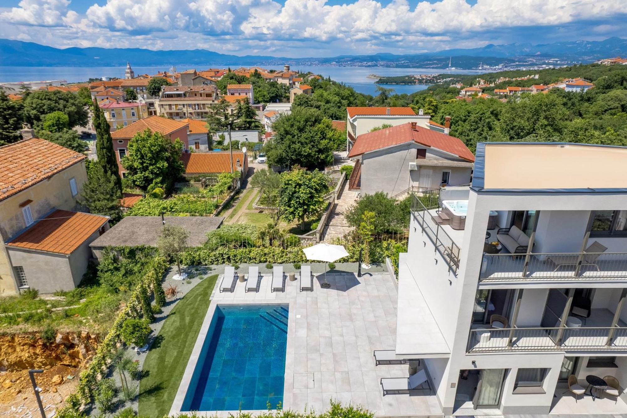 Apartmani Vila Mara M 1 Heated Pool Омишаль Экстерьер фото